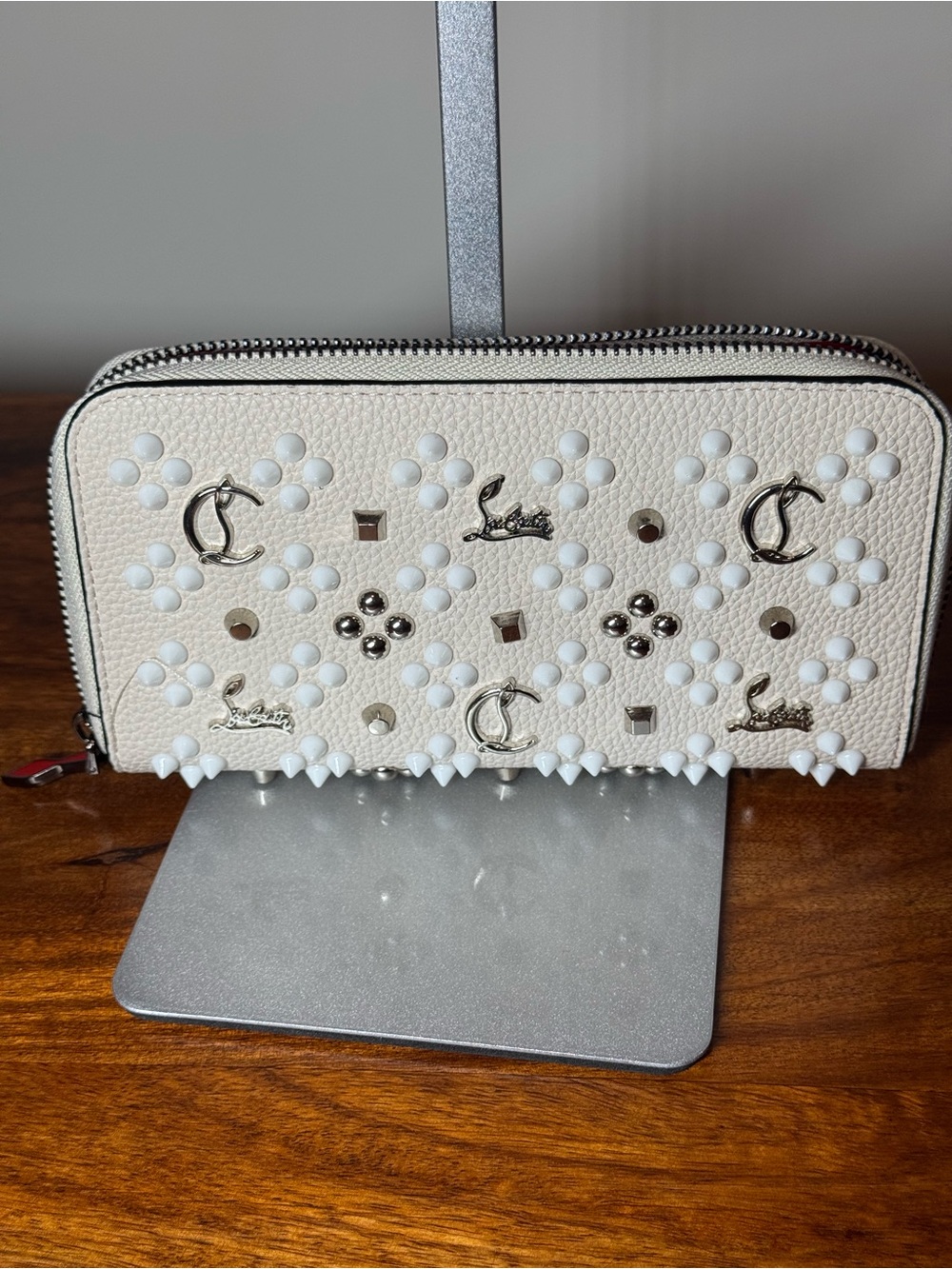 Women’s Wallet. No Brand.